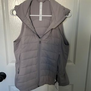 Lululemon extra mile vest.